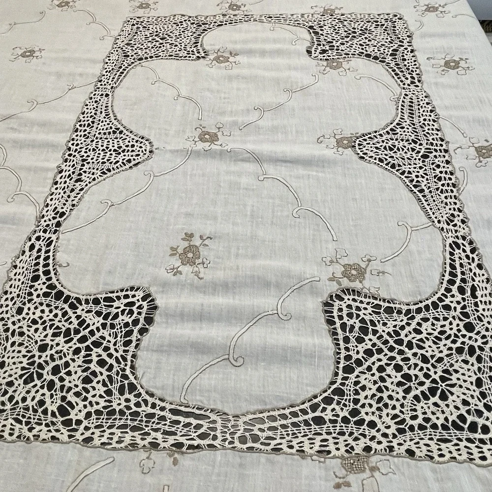 Vintage Linen Embroidered Crochet Tablecloth 6 Napkins Set Floral Scalloped Edge